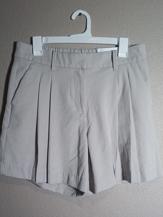 American Eagle Outfitters Pants - American Eagle Outfitters Cream Pleated Waistband Shorts